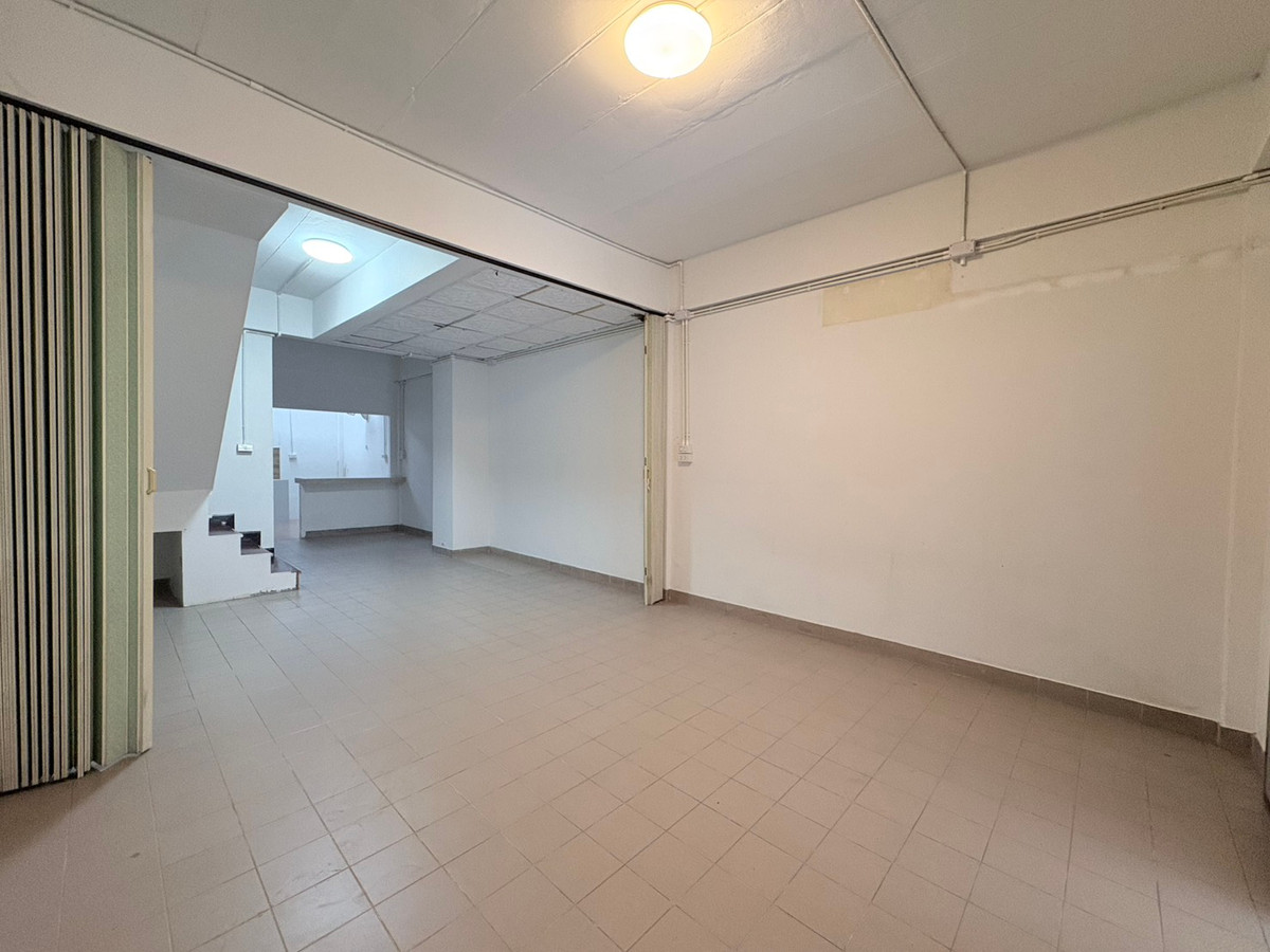 For SaleTownhomeRattanathibet, Sanambinna : 2-story townhouse for sale, The Emerald Park Village, Soi Rewadi 61, Tiwanon Road, near the Purple and Pink Lines.