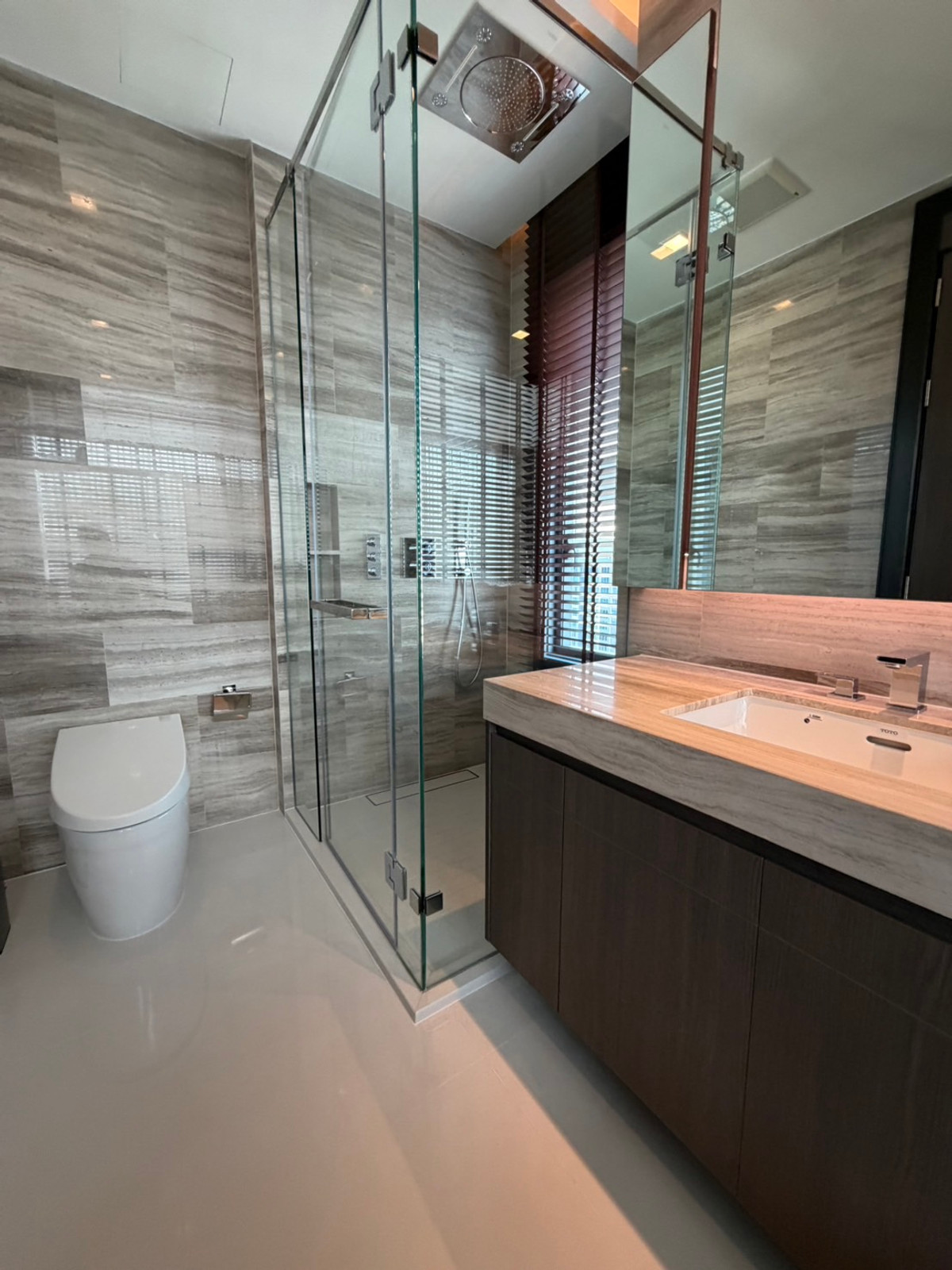 For RentCondoNana, North Nana,Sukhumvit13, Soi Nana : Q1 Sukhumvit, luxury condo, 3 bedrooms, 147.5 sq m, next to BTS Nana, new room.