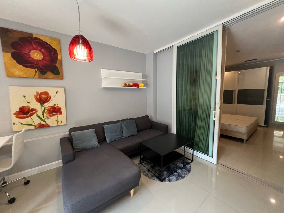 ให้เช่าคอนโดรัชดา ห้วยขวาง : 🏢 "กลางกรุง รีสอร์ท" คอนโดใจกลางเมืองที่ร่มรื่นที่สุด!(1นอน1น้ำ รับแขก)
ใกล้ ม.หอการค้า รับนักศึกษา 
✅ ห้องสะอาด แบ่งสัดส่วนดี น่าอยู่มาก
✅ ใกล้ MRT ห้วยขวาง / The Street / ตลาดห้วยขวาง