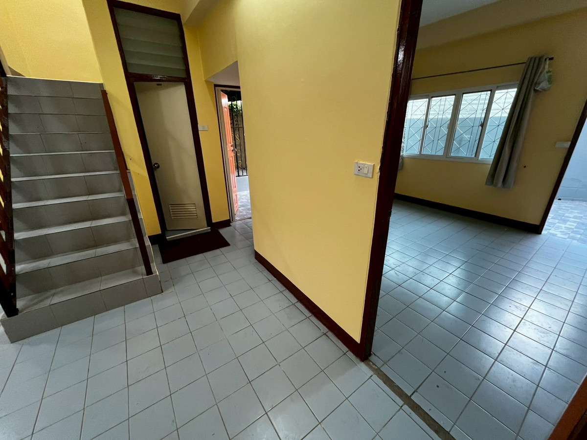 ให้เช่าทาวน์โฮมบางซื่อ วงศ์สว่าง เตาปูน : บ้านพร้อมที่ดินใหญ่ ติดตลาดบองมาร์เช่ 3ห้องนอน รีโนเวทใหม่