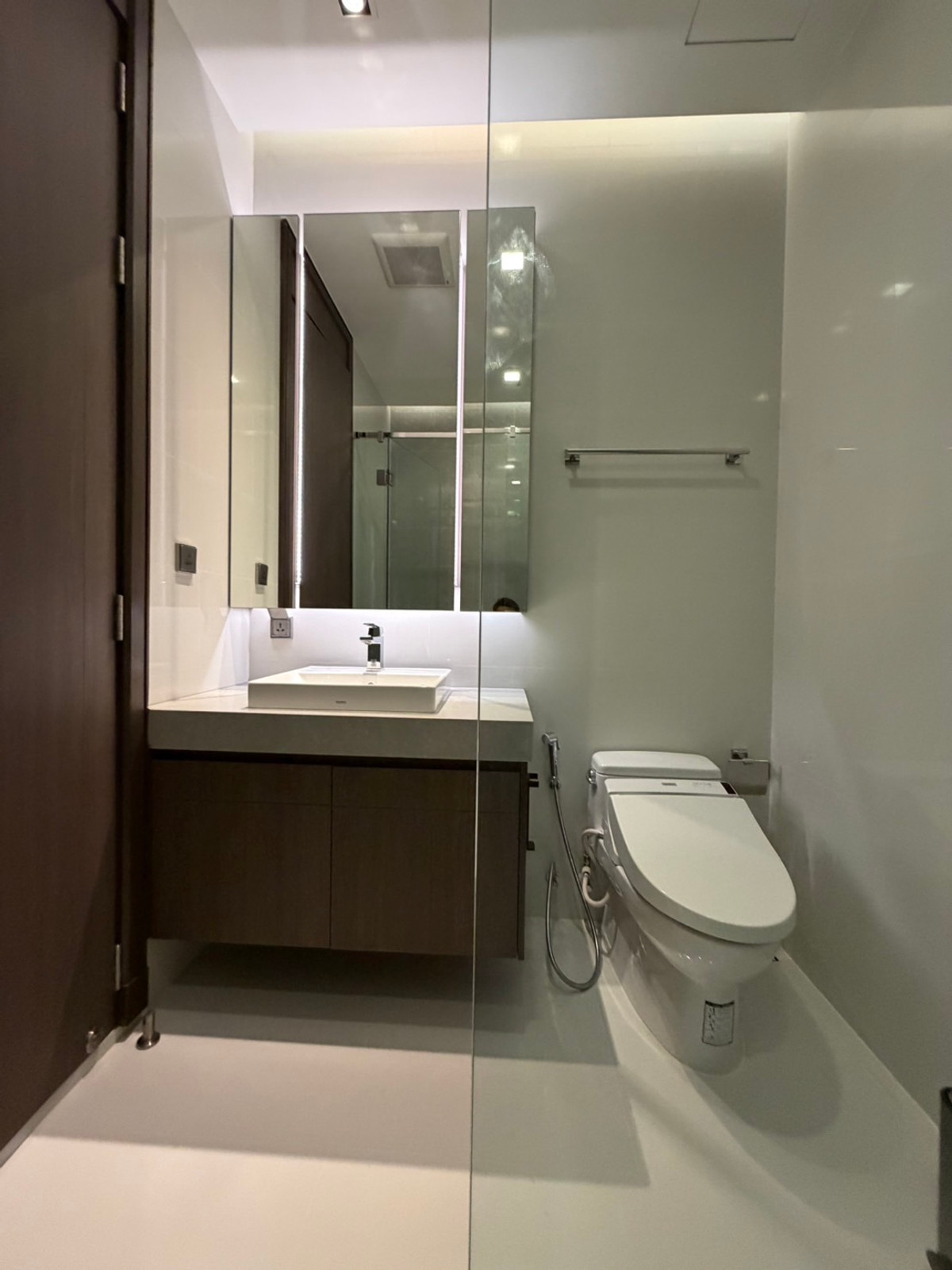 For RentCondoNana, North Nana,Sukhumvit13, Soi Nana : Q1 Sukhumvit, luxury condo, 3 bedrooms, 147.5 sq m, next to BTS Nana, new room.