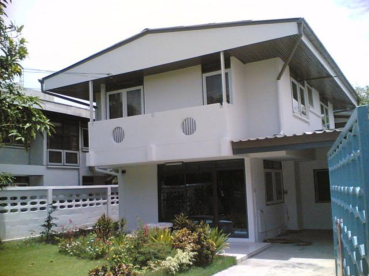 For RentHouseRama9, Petchburi, RCA : 2-story detached house for rent, Rama 9 Soi 43, near The Nine Rama 9.