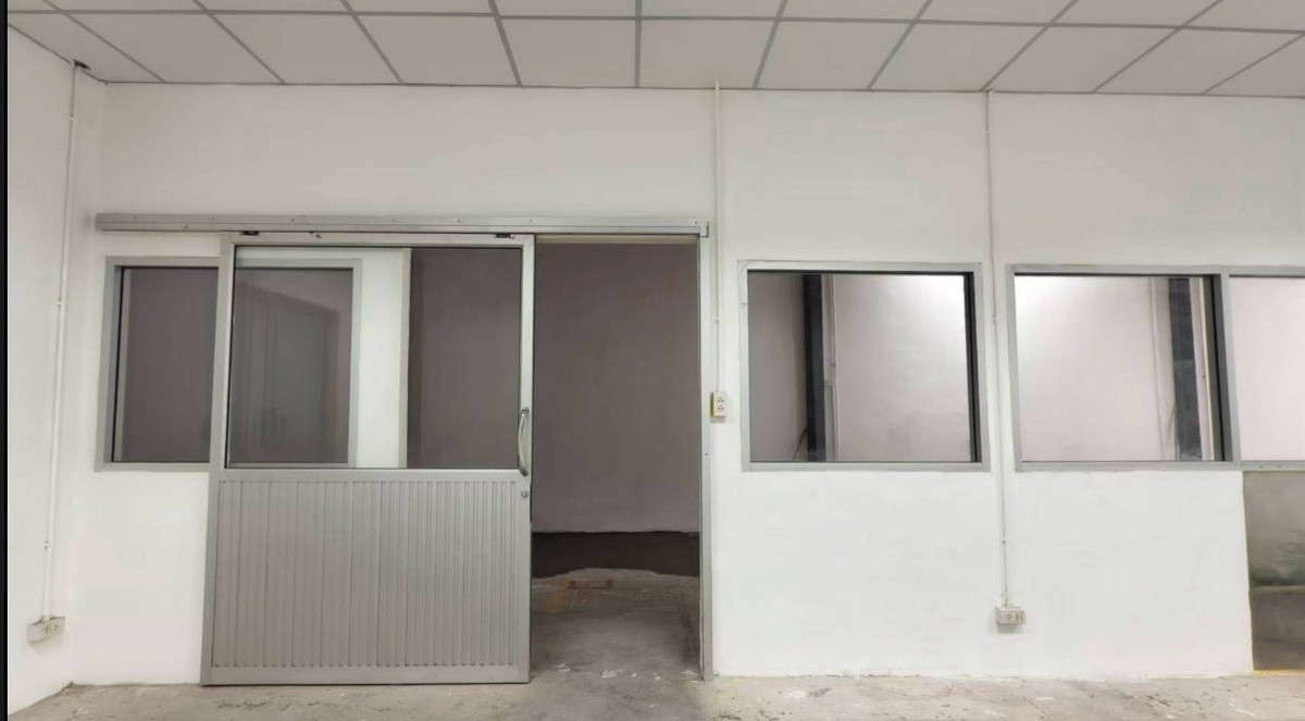 ให้เช่าโกดังลาดกระบัง สุวรรณภูมิ : ให้เช่าโกดัง ซอยลาดกระบัง42 ซอยในสุด เป็นส่วนตัว ที่จอดรถเยอะ