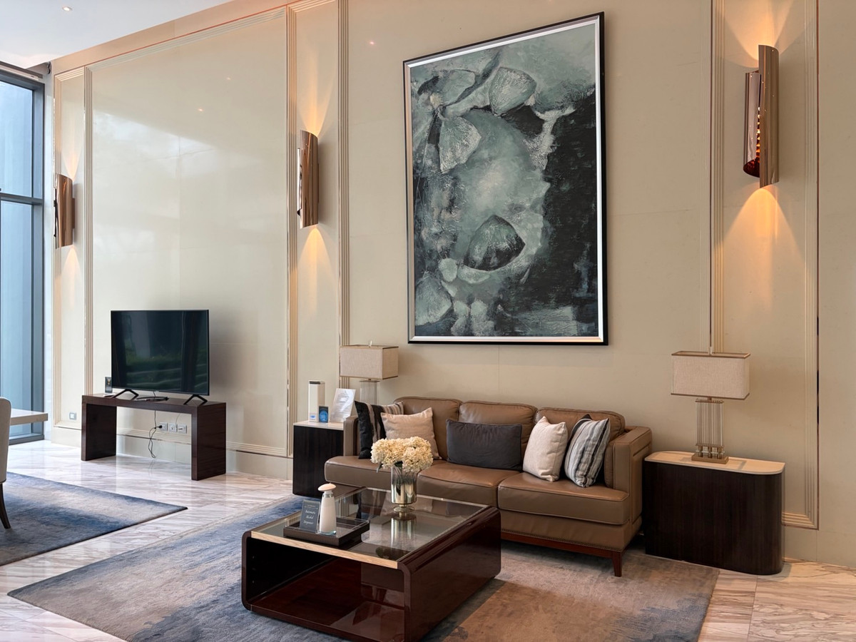 For RentCondoNana, North Nana,Sukhumvit13, Soi Nana : Q1 Sukhumvit, luxury condo, 3 bedrooms, 147.5 sq m, next to BTS Nana, new room.