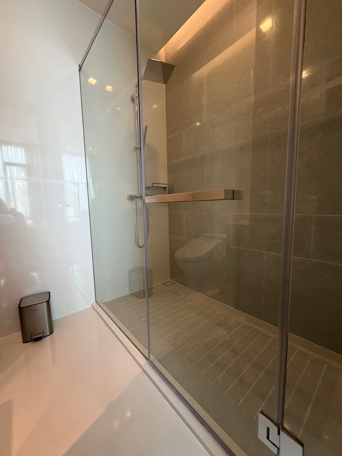 For RentCondoNana, North Nana,Sukhumvit13, Soi Nana : Q1 Sukhumvit, luxury condo, 3 bedrooms, 147.5 sq m, next to BTS Nana, new room.