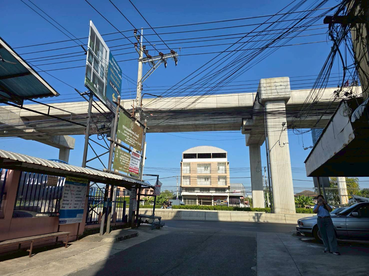 ขายทาวน์โฮมมีนบุรี-ร่มเกล้า : ขายทาวน์โฮม 4 ชั้น รีโนเวทใหม่ ใกล้รถไฟฟ้า สายสีชมพู มีนบุรี (N.1966)