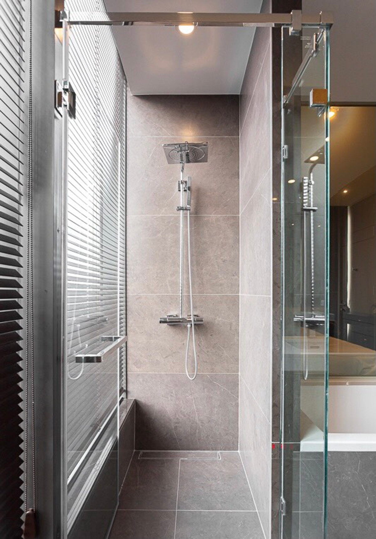 ให้เช่าคอนโดพระราม 9 เพชรบุรีตัดใหม่ RCA : FOR RENT - 2 BEDROOM 77 SQ.M-  READY TO MOVE IN - CALL NOW 094-641-5974