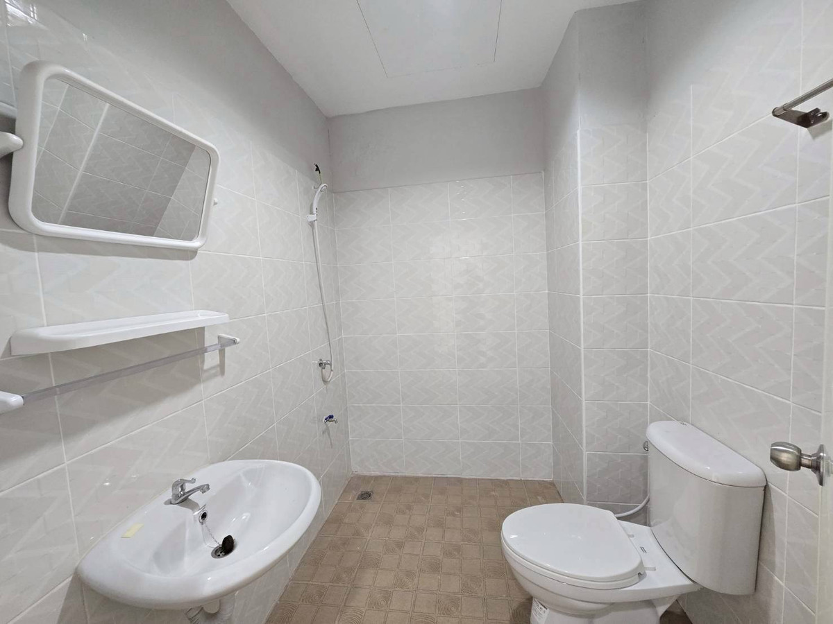 ขายทาวน์โฮมมีนบุรี-ร่มเกล้า : ขายทาวน์โฮม 4 ชั้น รีโนเวทใหม่ ใกล้รถไฟฟ้า สายสีชมพู มีนบุรี (N.1966)