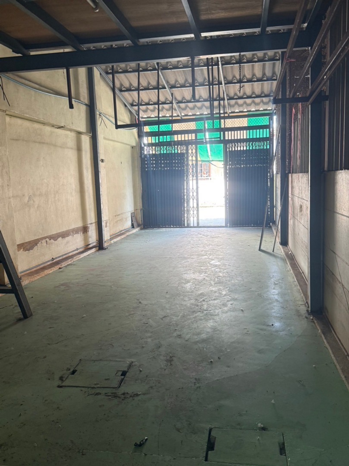 ขายอาคารพาณิชย์นวมินทร์ รามอินทรา : “ตึกติดถนนวัชรพล! เข้าได้ 2 ทาง จอดรถ 4 คัน ราคาแค่ 6.2 ล้าน — หาแบบนี้ไม่ได้ง่าย ๆ นะคะ!”