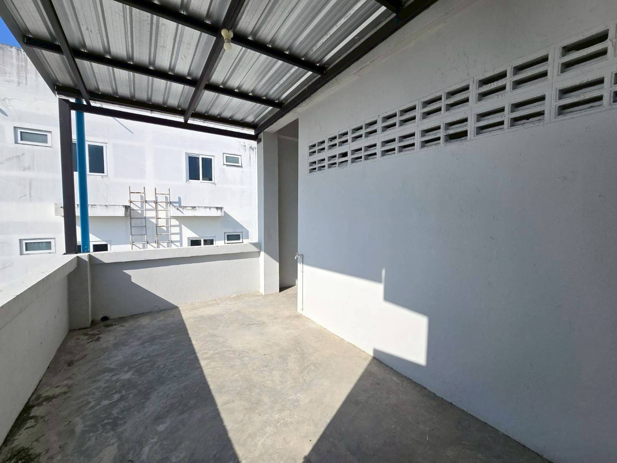 ขายทาวน์โฮมมีนบุรี-ร่มเกล้า : ขายทาวน์โฮม 4 ชั้น รีโนเวทใหม่ ใกล้รถไฟฟ้า สายสีชมพู มีนบุรี (N.1966)