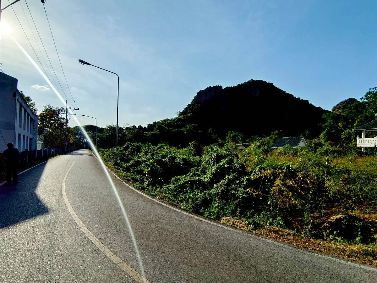 For SaleLandCha-am Phetchaburi : 🌄 Empty land for sale, mountain view, beautiful location, hard to find, Cha-am 🌿 Size 4 rai 1 ngan 95 square wah.