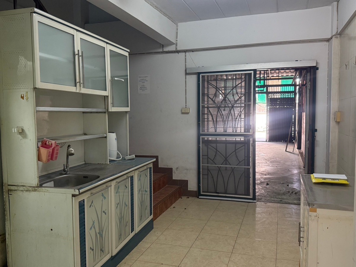 ขายอาคารพาณิชย์นวมินทร์ รามอินทรา : “ตึกติดถนนวัชรพล! เข้าได้ 2 ทาง จอดรถ 4 คัน ราคาแค่ 6.2 ล้าน — หาแบบนี้ไม่ได้ง่าย ๆ นะคะ!”