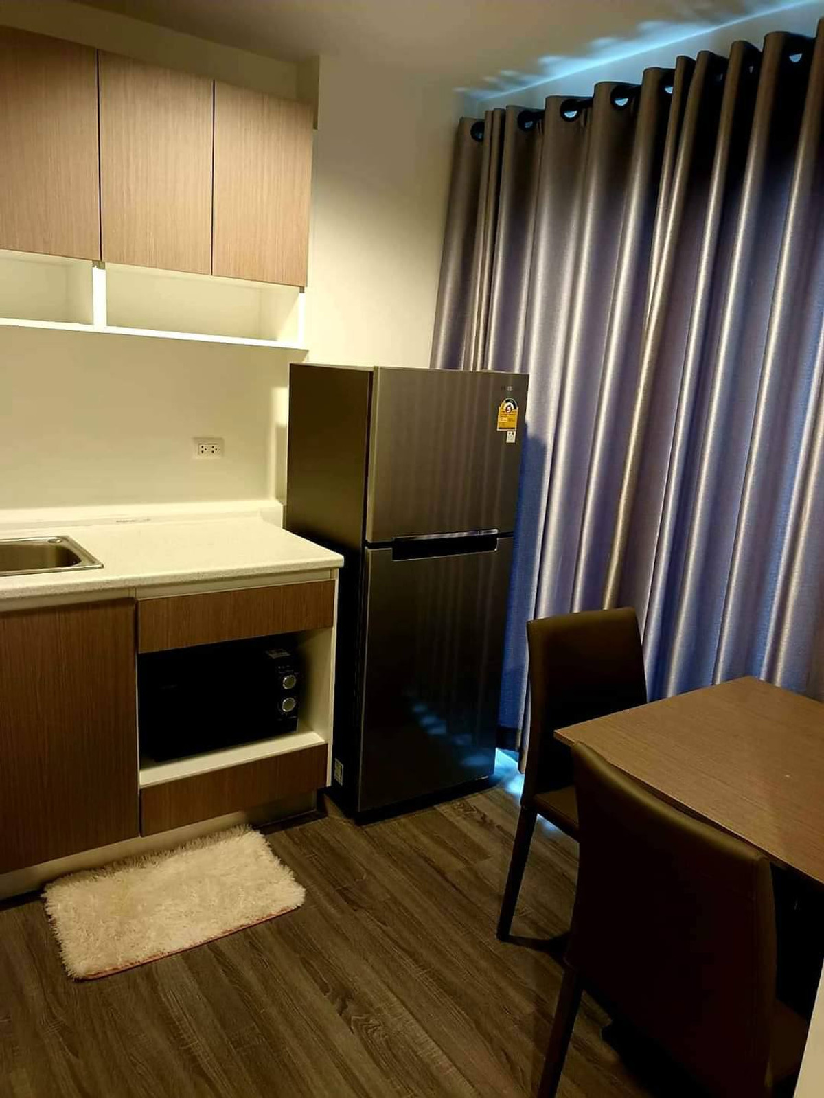 For RentCondoSamut Prakan,Samrong : For rent 📍 The Trust Condo @BTS Erawan 📍 Fully furnished with appliances. Near BTS Erawan.