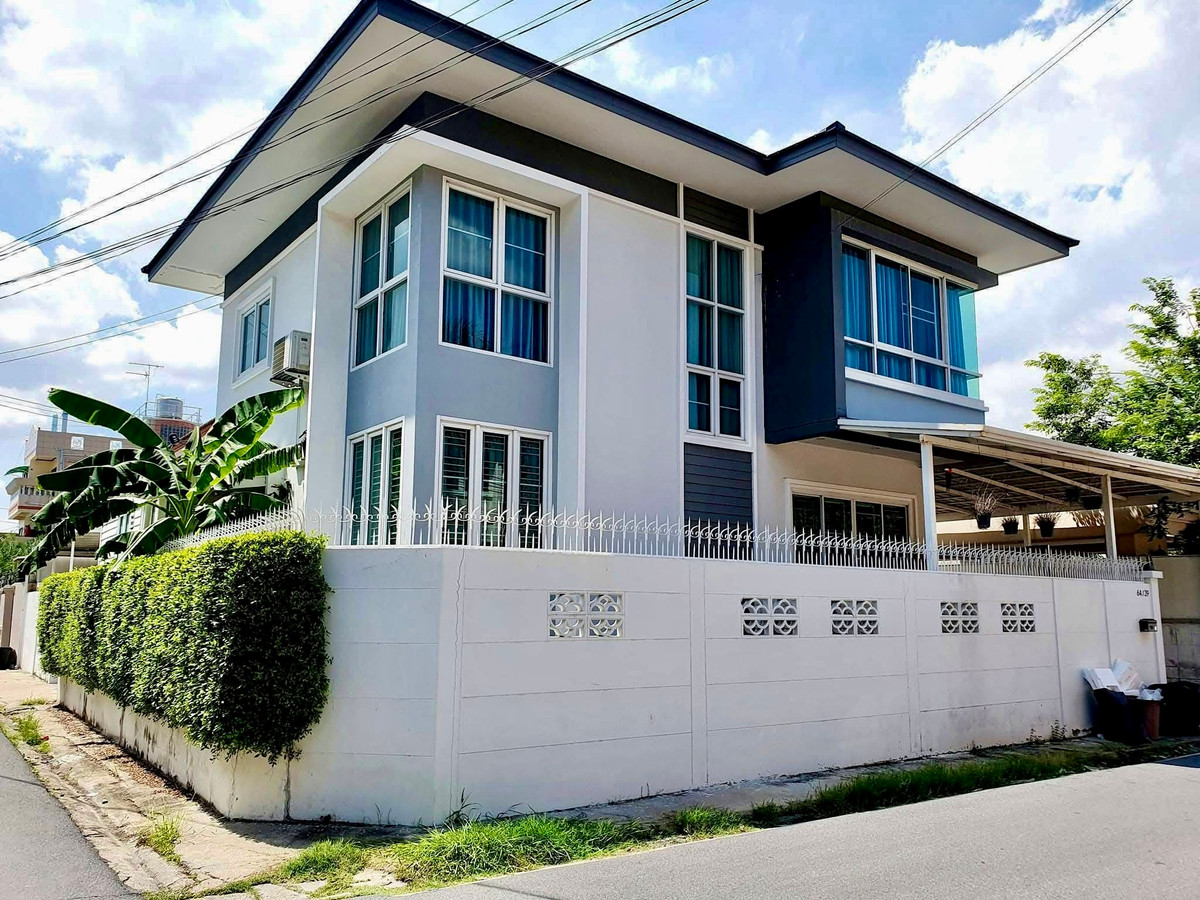 ให้เช่าบ้านเสรีไทย-นิด้า : ให้เช่า บ้านเดี่ยวหลังมุม ทำเลดี ถนนเสรีไทย ซอยเสรีไทย 26 เฟอร์นิเจอร์ครบ พร้อมเข้าอยู่ ใกล้รถไฟฟ้าและสวนสาธารณะ