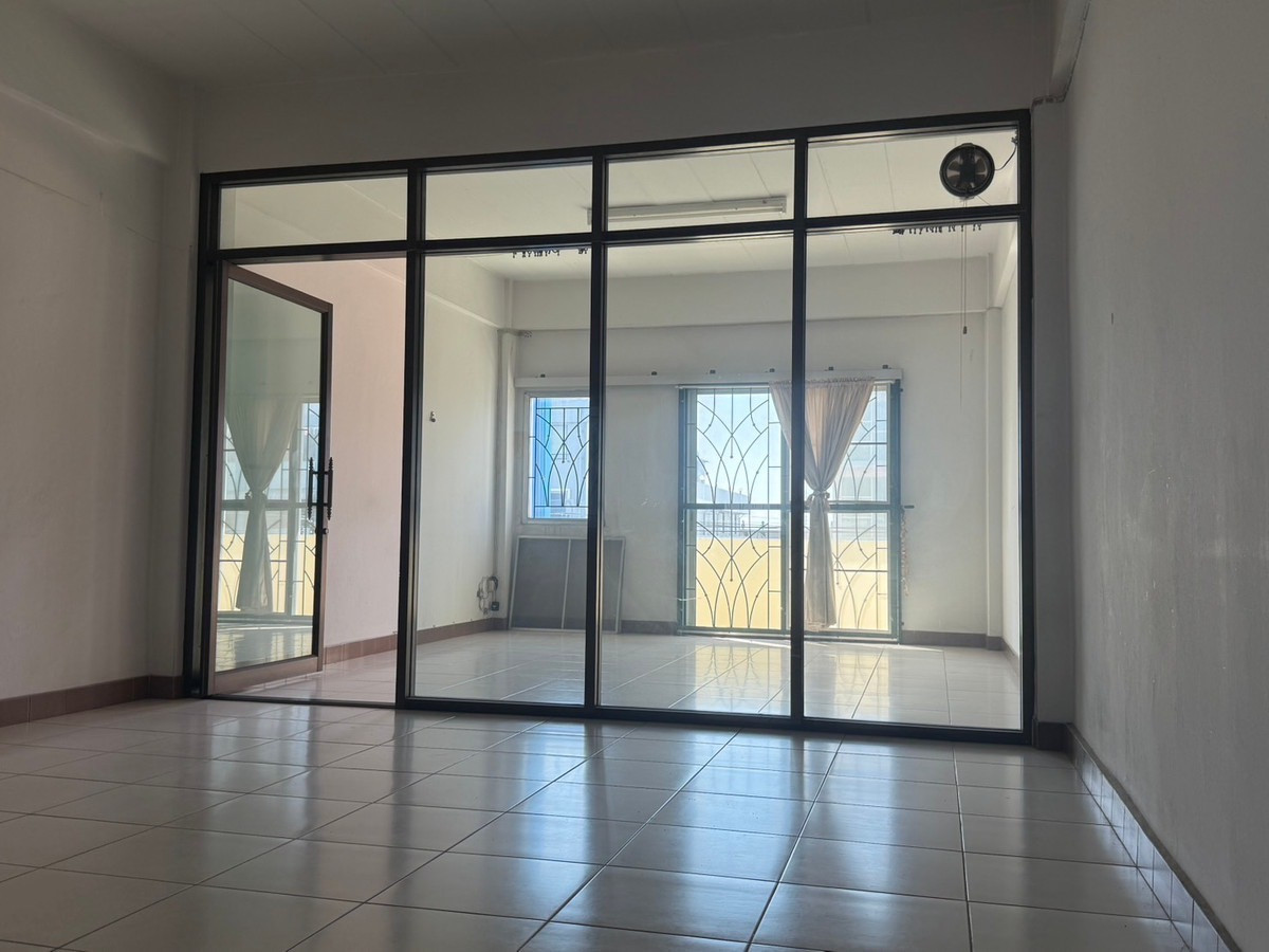 ขายอาคารพาณิชย์นวมินทร์ รามอินทรา : “ตึกติดถนนวัชรพล! เข้าได้ 2 ทาง จอดรถ 4 คัน ราคาแค่ 6.2 ล้าน — หาแบบนี้ไม่ได้ง่าย ๆ นะคะ!”