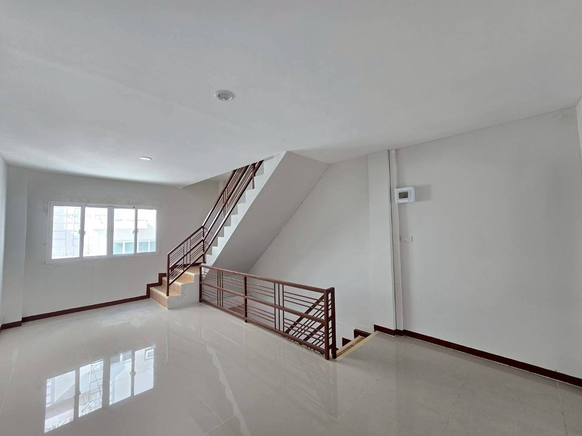 ขายทาวน์โฮมมีนบุรี-ร่มเกล้า : ขายทาวน์โฮม 4 ชั้น รีโนเวทใหม่ ใกล้รถไฟฟ้า สายสีชมพู มีนบุรี (N.1966)