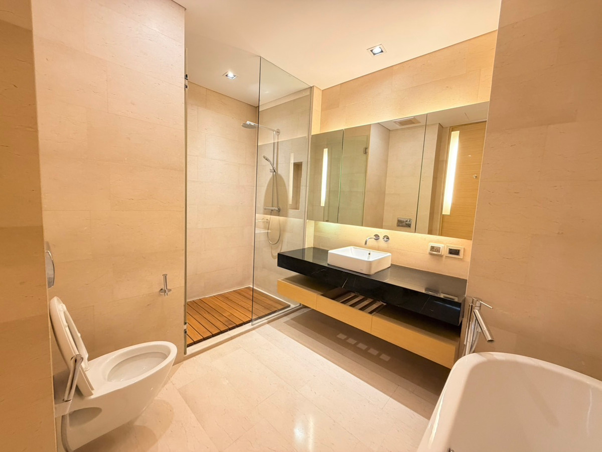 For RentCondoSilom, Saladaeng, Bangrak : ✨For Rent | 2 Beds | Saladaeng Residence | Infinity Pool | Lumpini Park | Sky Lounge |  BTS Sala Daeng | MRT Silom