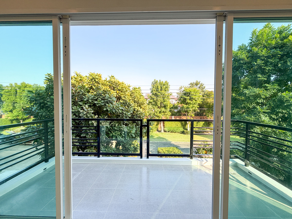 For SaleHouseRama5, Ratchapruek, Bangkruai : ✨Renovated single house for sale on Ratchaphruek Road at Bangkok Boulevard Ratchaphruek–Rama 5 4 bedrooms, 258 sq.m. Fully equipped facilities. Close to malls, hospitals, and schools.