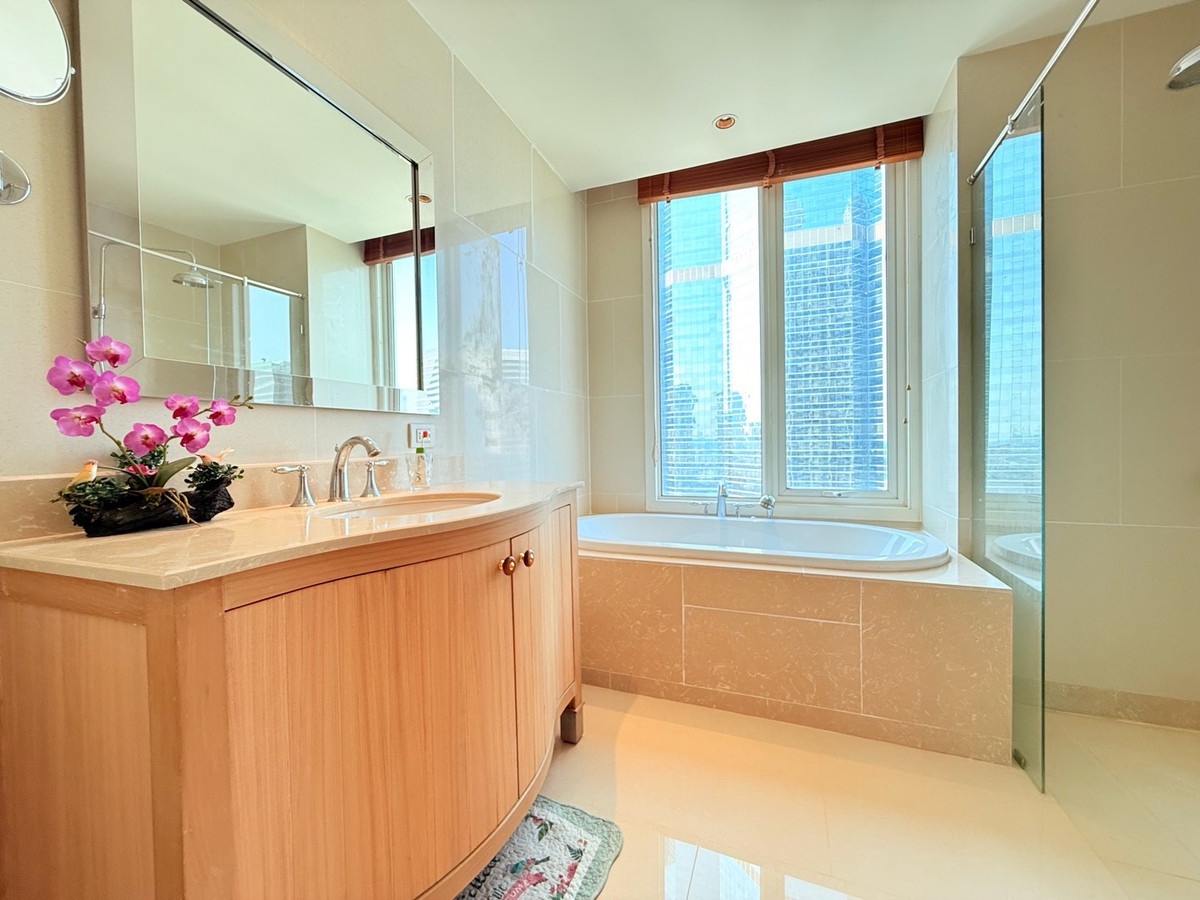 CondoSathorn, Narathiwat : For Rent & Sale The Empire Place 2 Bed 114 Sqm BTS Chongnonsi 