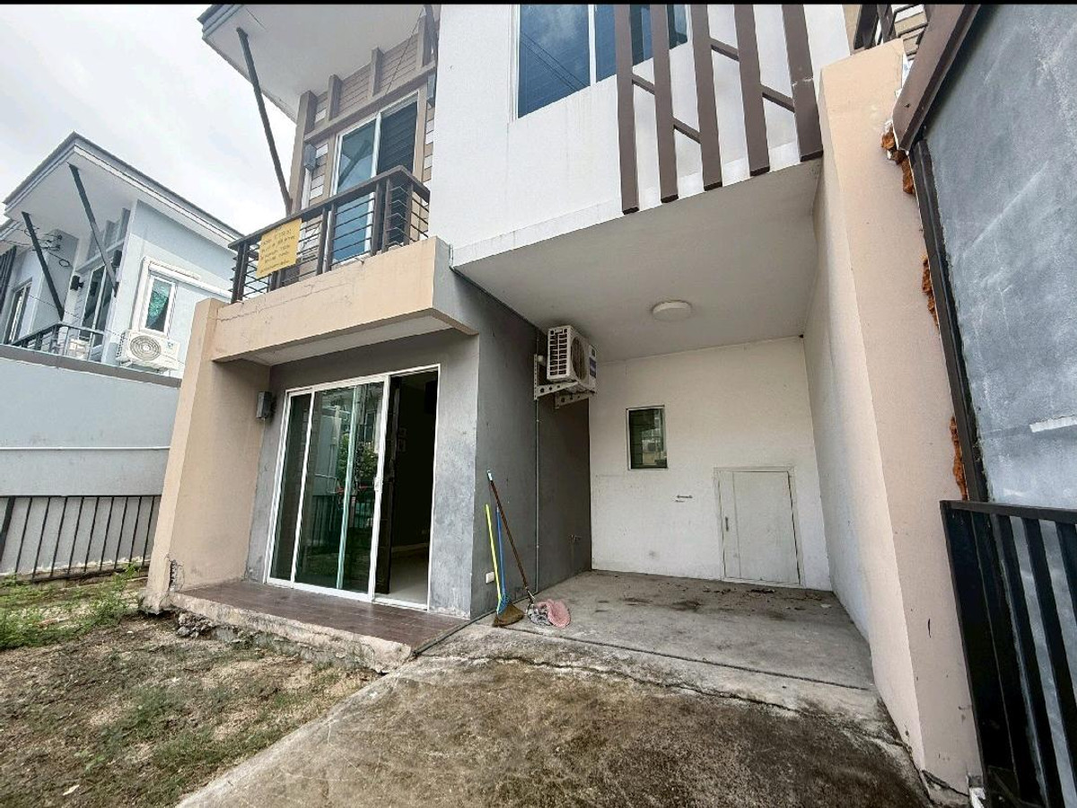 For SaleTownhomeSamut Prakan,Samrong : 🏠 [HOT DEAL] Townhome on the edge of the house Wide area... At the cheapest price in the project!