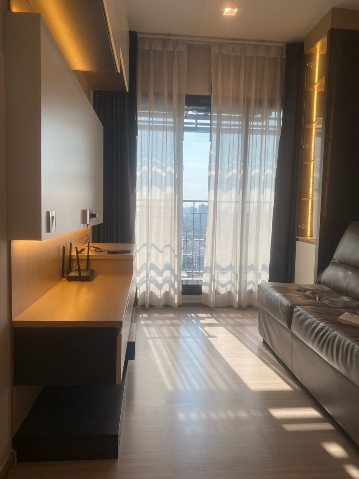 ขายคอนโดท่าพระ ตลาดพลู วุฒากาศ : ขายขาดทุน ด่วนๆ Life Sathorn Sierra 
 ห้อง 1 Bedroom Plus 36ตรม ชั้น31
ราคา 3.65ล้าน   ถูกกว่าห้องมือ1โครงการ บิ้วสวยมาก แถมเฟอร์นิเจอร์และเครื่องใช้ไฟฟ้าทั้งห้อง 

 (ขายพร้อมผู้เช่า สัญญาเช่าถึงต้นปี70)

คอนโดใหม่ ใกล้BTSตลาดพลู150เมตร
ติดถนนสาทร เดินทาง