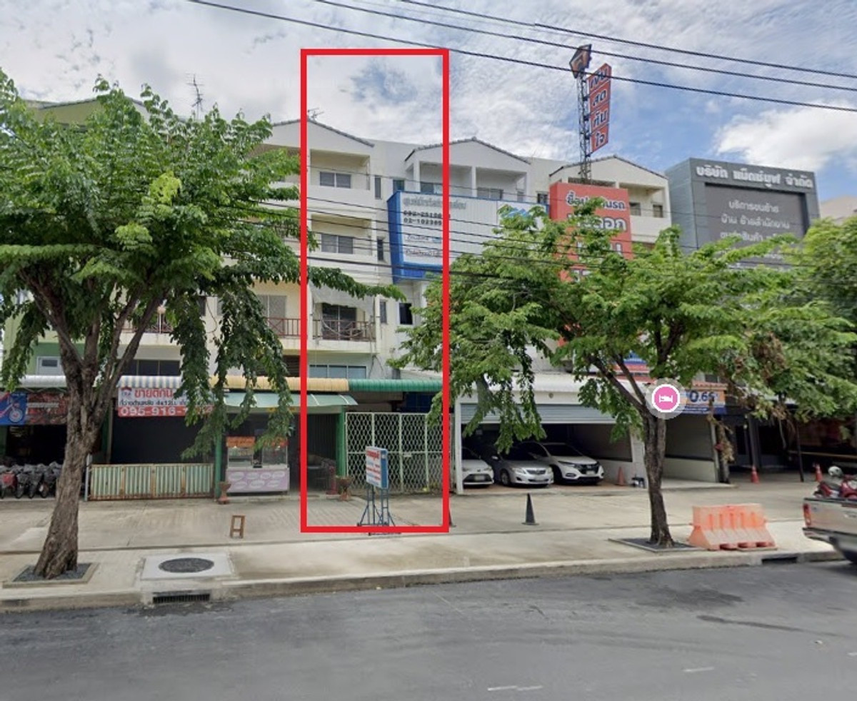 ขายอาคารพาณิชย์นวมินทร์ รามอินทรา : “ตึกติดถนนวัชรพล! เข้าได้ 2 ทาง จอดรถ 4 คัน ราคาแค่ 6.2 ล้าน — หาแบบนี้ไม่ได้ง่าย ๆ นะคะ!”
