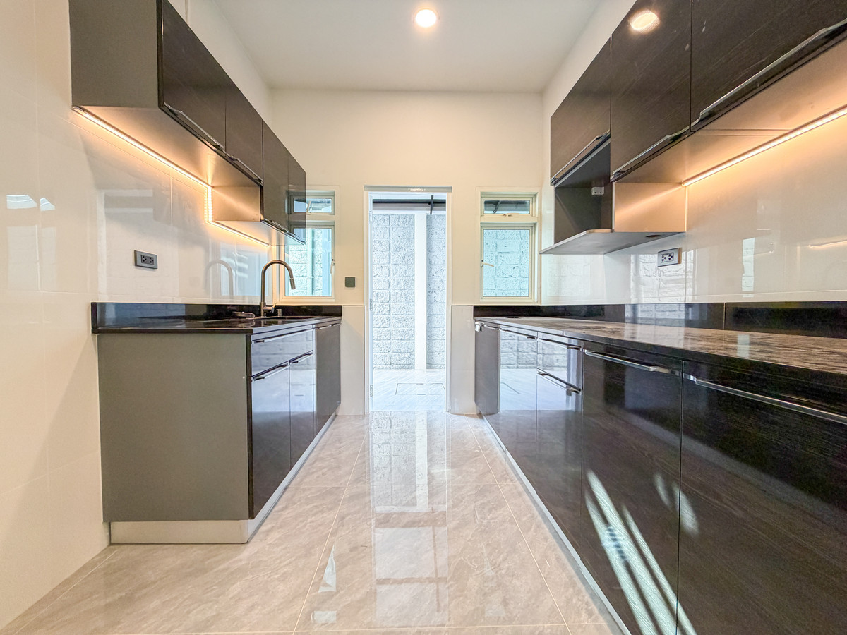 For SaleHouseRama5, Ratchapruek, Bangkruai : ✨Renovated single house for sale on Ratchaphruek Road at Bangkok Boulevard Ratchaphruek–Rama 5 4 bedrooms, 258 sq.m. Fully equipped facilities. Close to malls, hospitals, and schools.