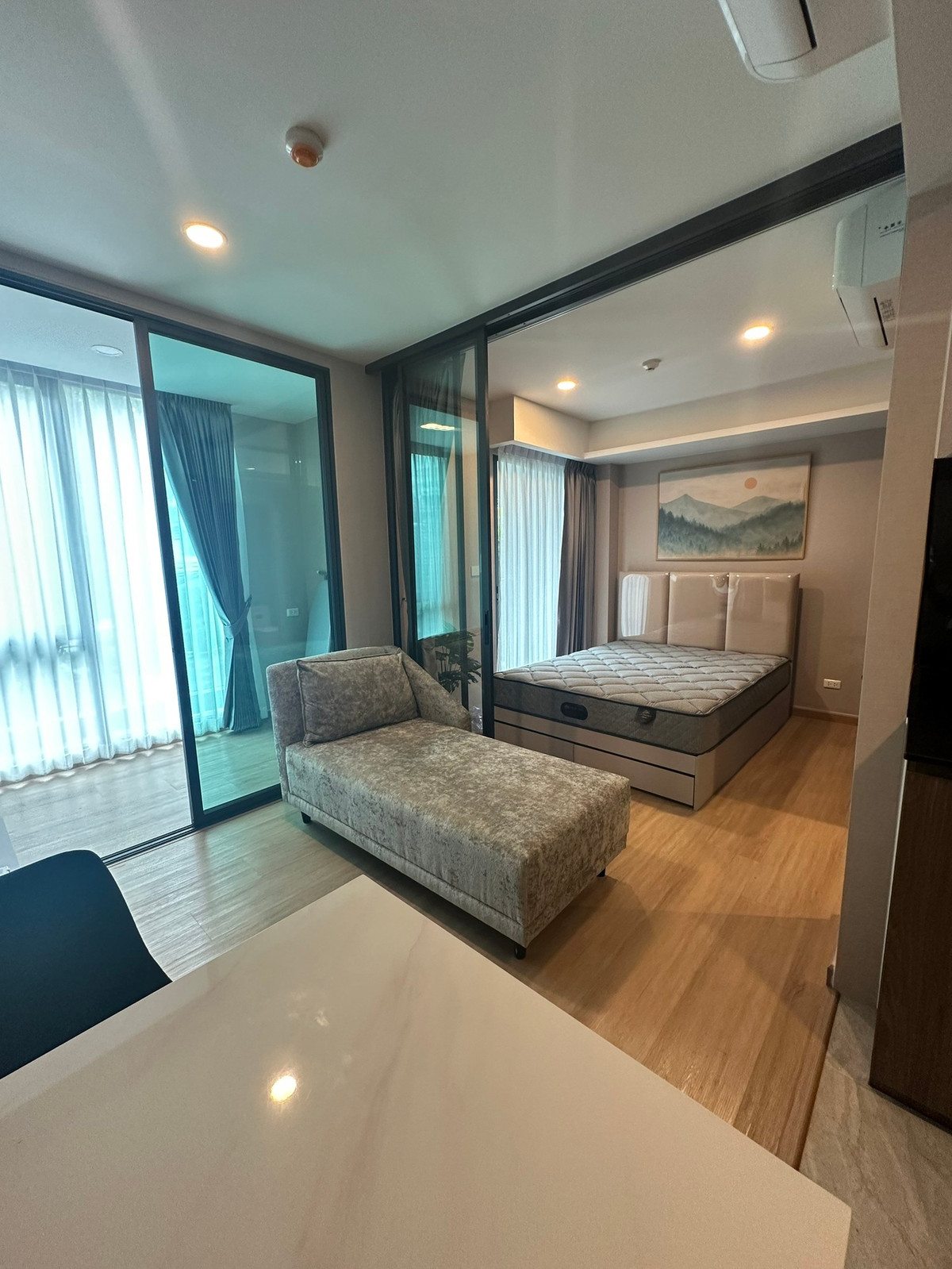 For RentCondoRama9, Petchburi, RCA : Rent out a new room. Great central area, convenient travel, good price LLoyd Soonvijai-Thonglor near Bangkok Hospital 089-662-0022