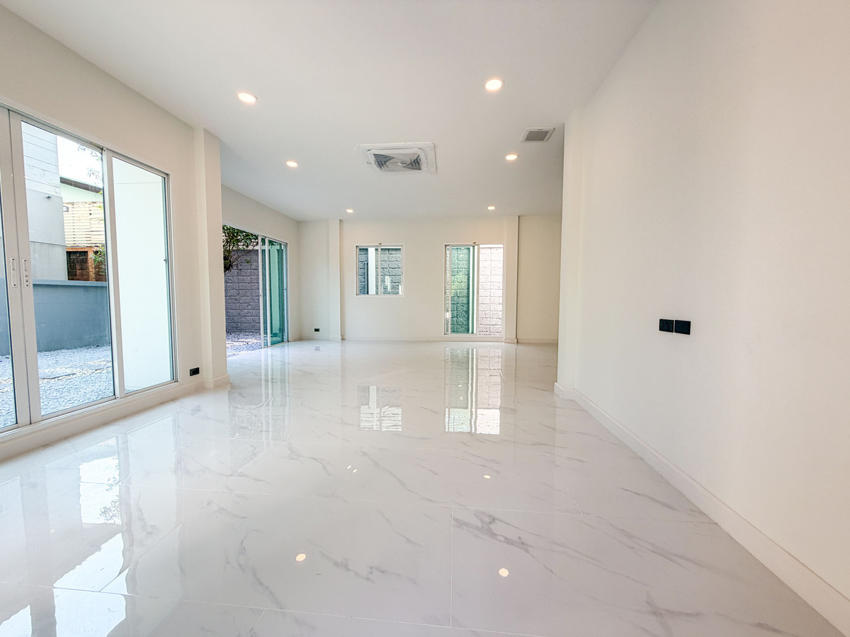 For SaleHouseRama5, Ratchapruek, Bangkruai : ✨Renovated single house for sale on Ratchaphruek Road at Bangkok Boulevard Ratchaphruek–Rama 5 4 bedrooms, 258 sq.m. Fully equipped facilities. Close to malls, hospitals, and schools.