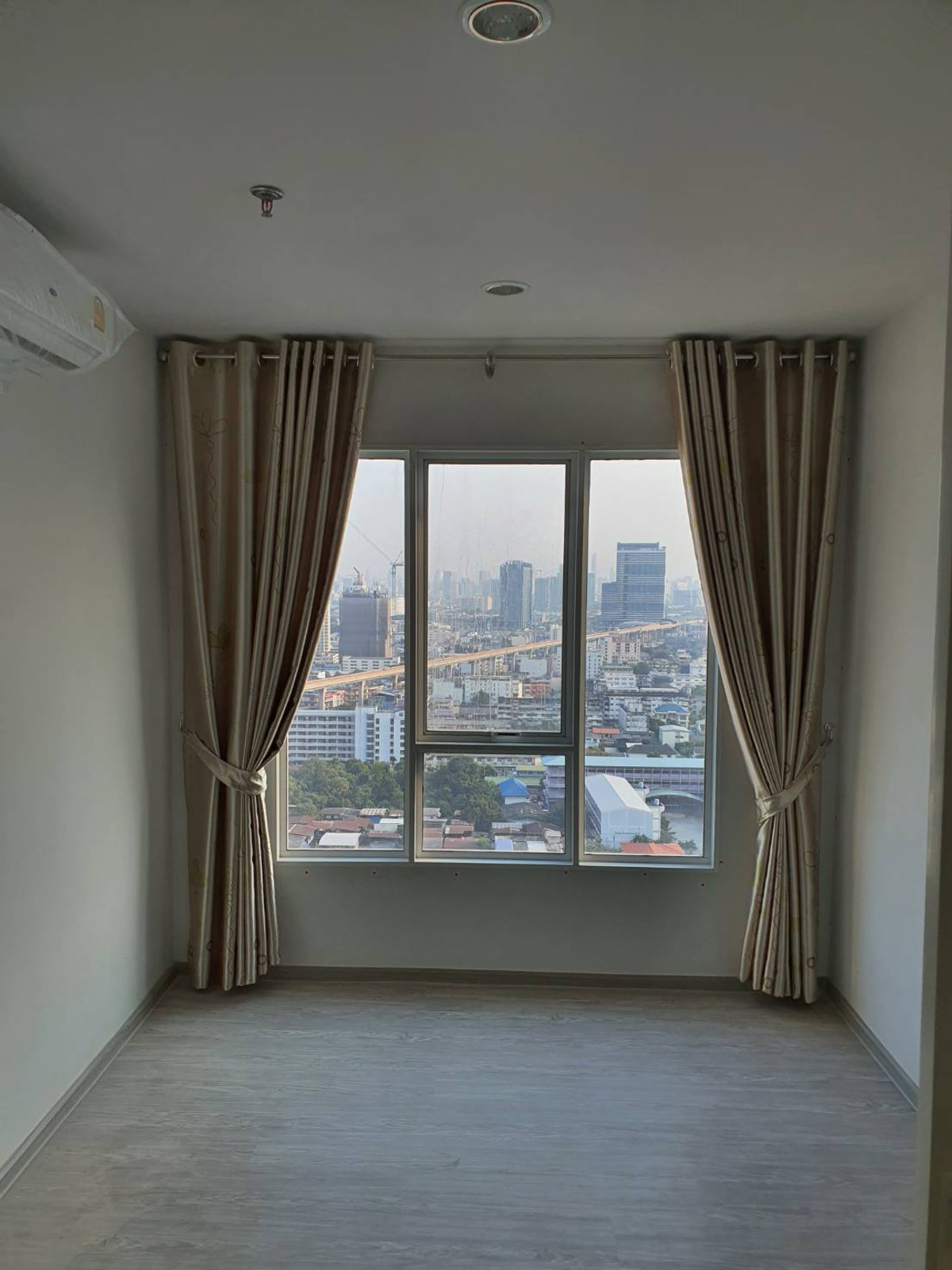 ขายคอนโดบางซื่อ วงศ์สว่าง เตาปูน : ขายคอนโดรีเจ้นท์บางซ่อน เฟส 28 ตึก A ชั้น 25 วิวโล่ง ทิศใต้  ราคาขาย 1.50 ล้านบาท