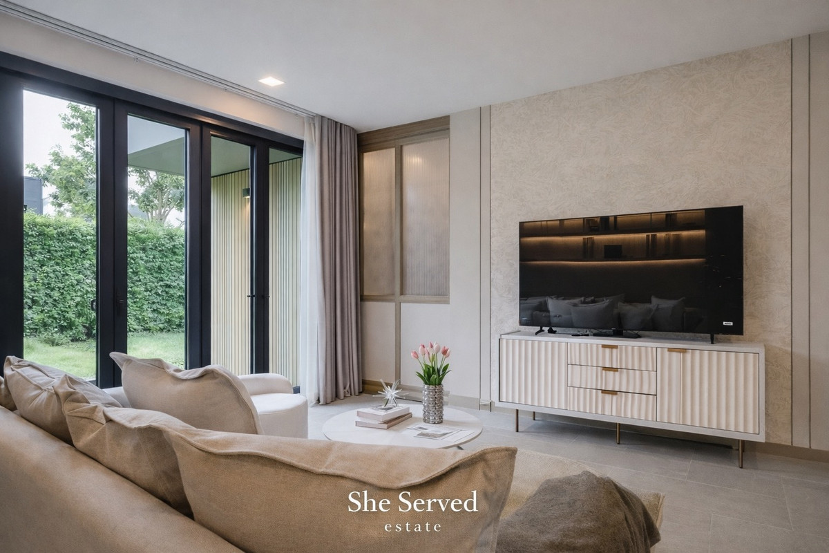 For SaleHousePattanakan, Srinakarin : 🔹VIVE Krungthep Kreetha 🔹• 4 Bedrooms • 5 Bathrooms • 1 Maid’s room
	• Fully furnished (as shown in photos) • Private in-house elevator