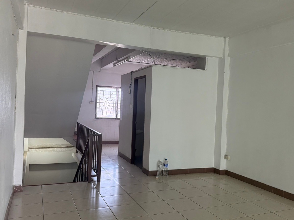 ขายอาคารพาณิชย์นวมินทร์ รามอินทรา : “ตึกติดถนนวัชรพล! เข้าได้ 2 ทาง จอดรถ 4 คัน ราคาแค่ 6.2 ล้าน — หาแบบนี้ไม่ได้ง่าย ๆ นะคะ!”