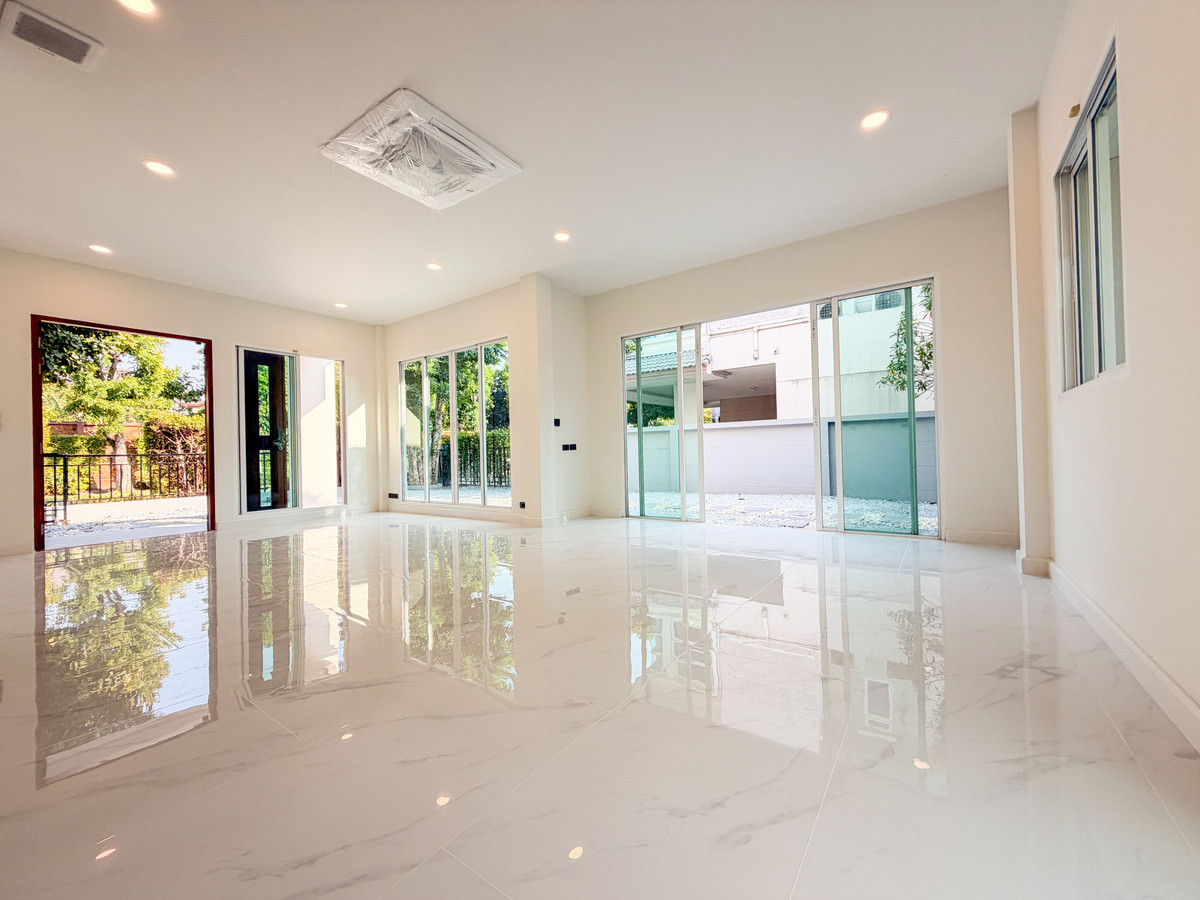 For SaleHouseRama5, Ratchapruek, Bangkruai : ✨Renovated single house for sale on Ratchaphruek Road at Bangkok Boulevard Ratchaphruek–Rama 5 4 bedrooms, 258 sq.m. Fully equipped facilities. Close to malls, hospitals, and schools.