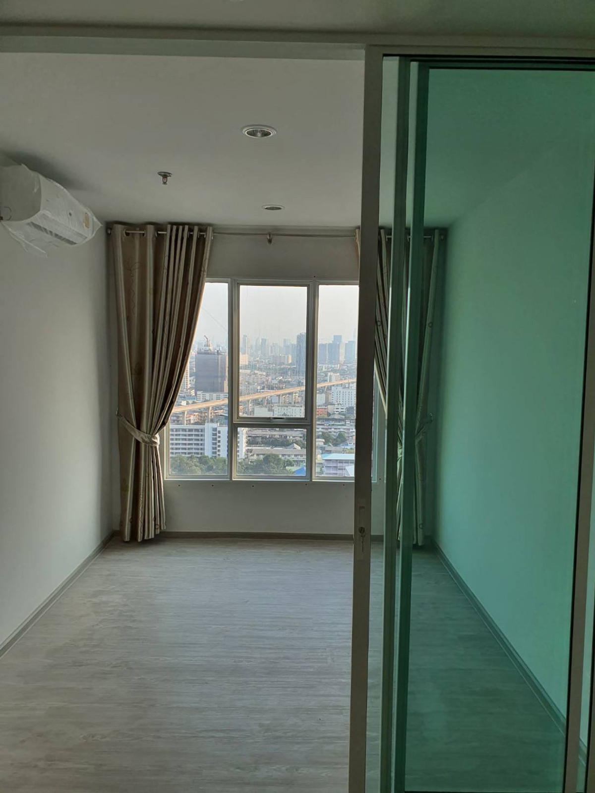 ขายคอนโดบางซื่อ วงศ์สว่าง เตาปูน : ขายคอนโดรีเจ้นท์บางซ่อน เฟส 28 ตึก A ชั้น 25 วิวโล่ง ทิศใต้  ราคาขาย 1.50 ล้านบาท