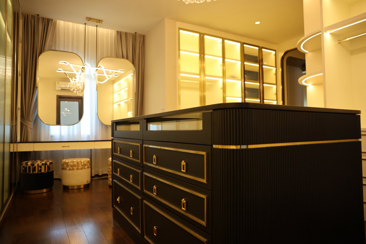 บ้านลาดกระบัง สุวรรณภูมิ : Perfect Masterpiece Sukhumvit 77 บ้านเดี่ยวหรู 5 ห้องนอน พร้อมฟังก์ชันครบ Please call: 062-496-6454