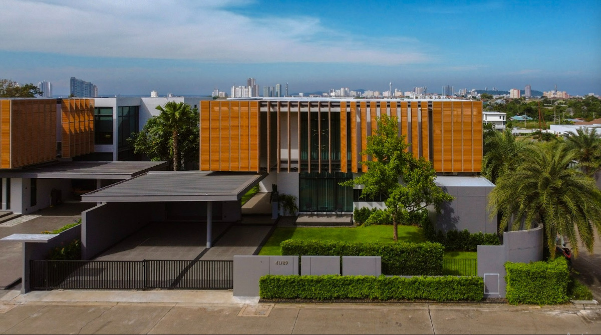 ขายพัทยา บางแสน ชลบุรี สัตหีบ : วิลล่าหรู 4 ห้องนอน ที่ The Prospect Pattaya ONXY ,Please Contect: 0828944624