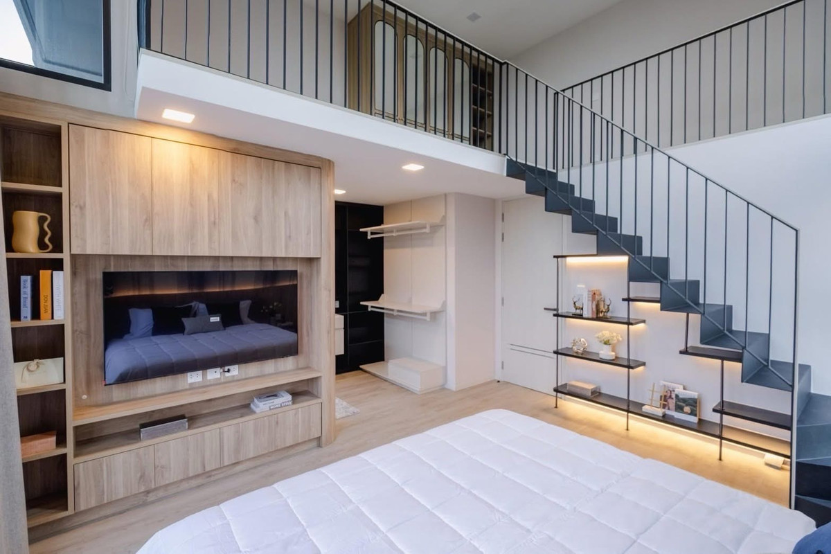 For SaleHousePattanakan, Srinakarin : Luxury 3-Storey Corner Detached House with Private Lift at Vive Krungthep Kreetha Near Wellington College