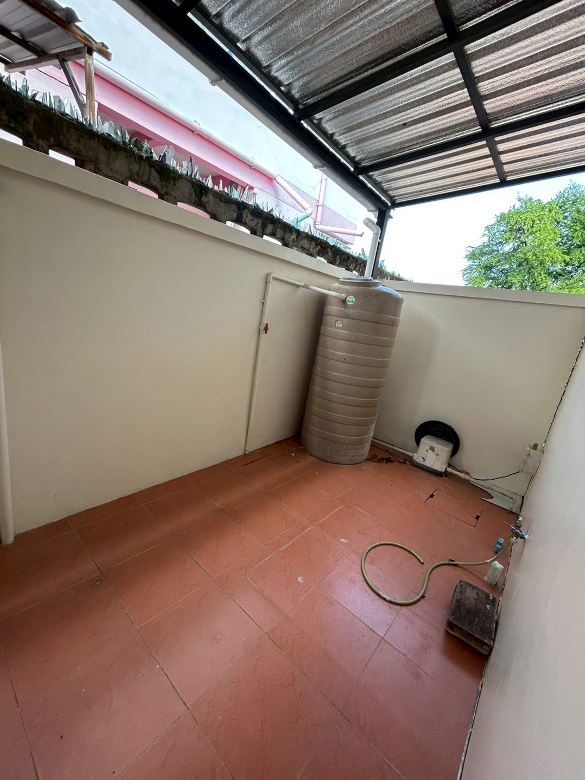 For RentShop HouseRayong : For rent, commercial building/shophouse, 3 floors, next to Buraphapat Road, Ban Chang, Rayong.