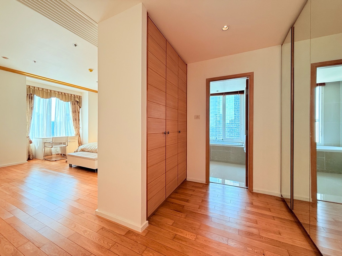 CondoSathorn, Narathiwat : For Rent & Sale The Empire Place 2 Bed 114 Sqm BTS Chongnonsi 