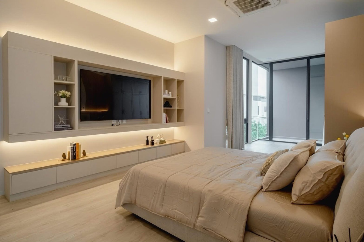 For SaleHousePattanakan, Srinakarin : Luxury 3-Storey Corner Detached House with Private Lift at Vive Krungthep Kreetha Near Wellington College