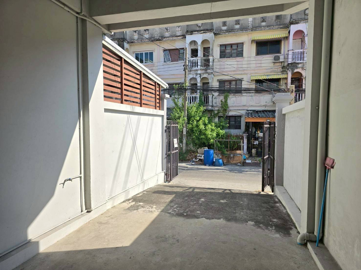 ขายทาวน์โฮมมีนบุรี-ร่มเกล้า : ขายทาวน์โฮม 4 ชั้น รีโนเวทใหม่ ใกล้รถไฟฟ้า สายสีชมพู มีนบุรี (N.1966)