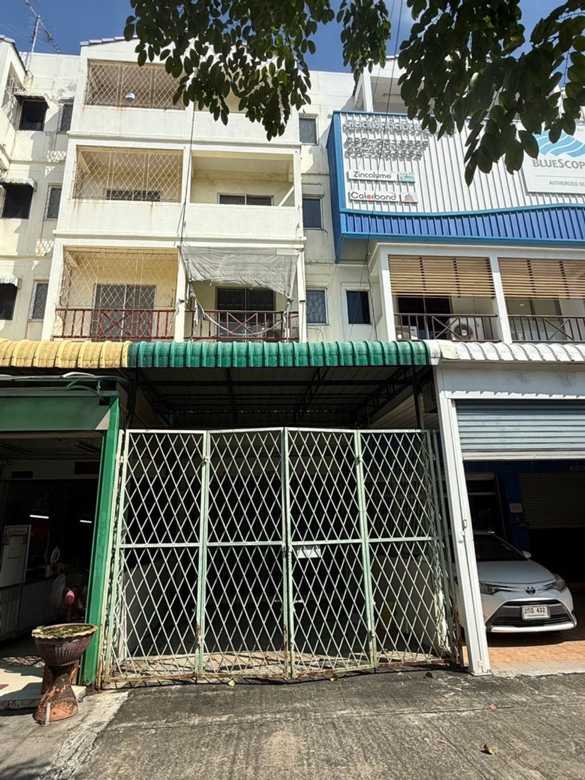 ขายอาคารพาณิชย์นวมินทร์ รามอินทรา : “ตึกติดถนนวัชรพล! เข้าได้ 2 ทาง จอดรถ 4 คัน ราคาแค่ 6.2 ล้าน — หาแบบนี้ไม่ได้ง่าย ๆ นะคะ!”