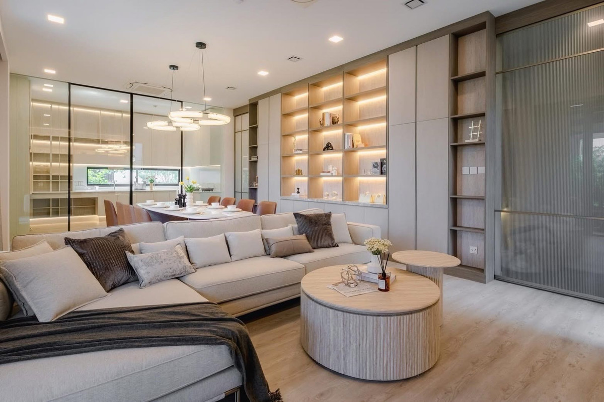 For SaleHousePattanakan, Srinakarin : Luxury 3-Storey Corner Detached House with Private Lift at Vive Krungthep Kreetha Near Wellington College