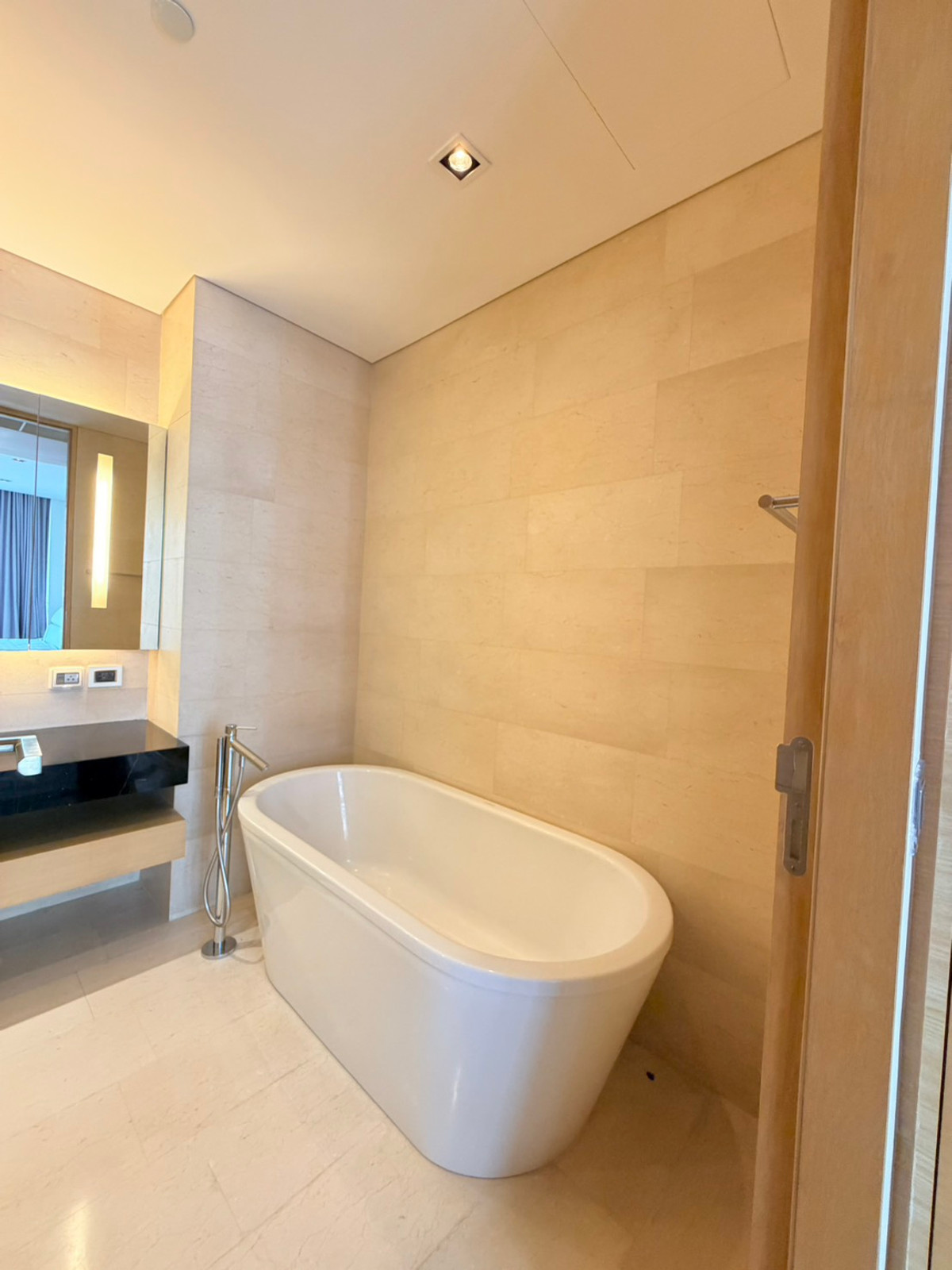 For RentCondoSilom, Saladaeng, Bangrak : ✨For Rent | 2 Beds | Saladaeng Residence | Infinity Pool | Lumpini Park | Sky Lounge |  BTS Sala Daeng | MRT Silom