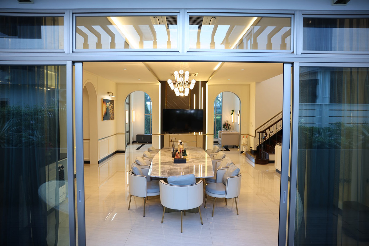 บ้านลาดกระบัง สุวรรณภูมิ : Perfect Masterpiece Sukhumvit 77 บ้านเดี่ยวหรู 5 ห้องนอน พร้อมฟังก์ชันครบ Please call: 062-496-6454