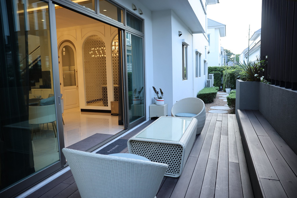 บ้านลาดกระบัง สุวรรณภูมิ : Perfect Masterpiece Sukhumvit 77 บ้านเดี่ยวหรู 5 ห้องนอน พร้อมฟังก์ชันครบ Please call: 062-496-6454