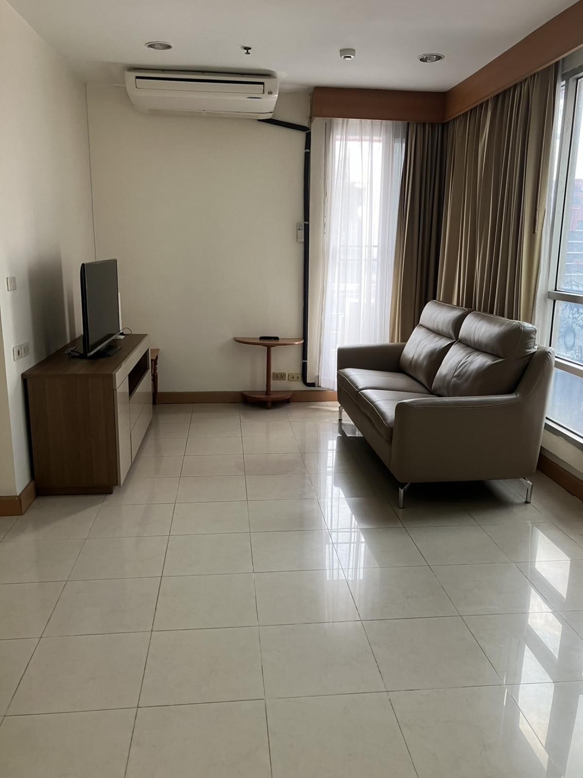 For RentCondoRatchathewi,Phayathai : Rent a 3-bedroom condo in the heart of Phaya Thai, near BTS/MRTBeautifully furnished Pathumwan Resort, ready to move in for 30,000 baht/month!