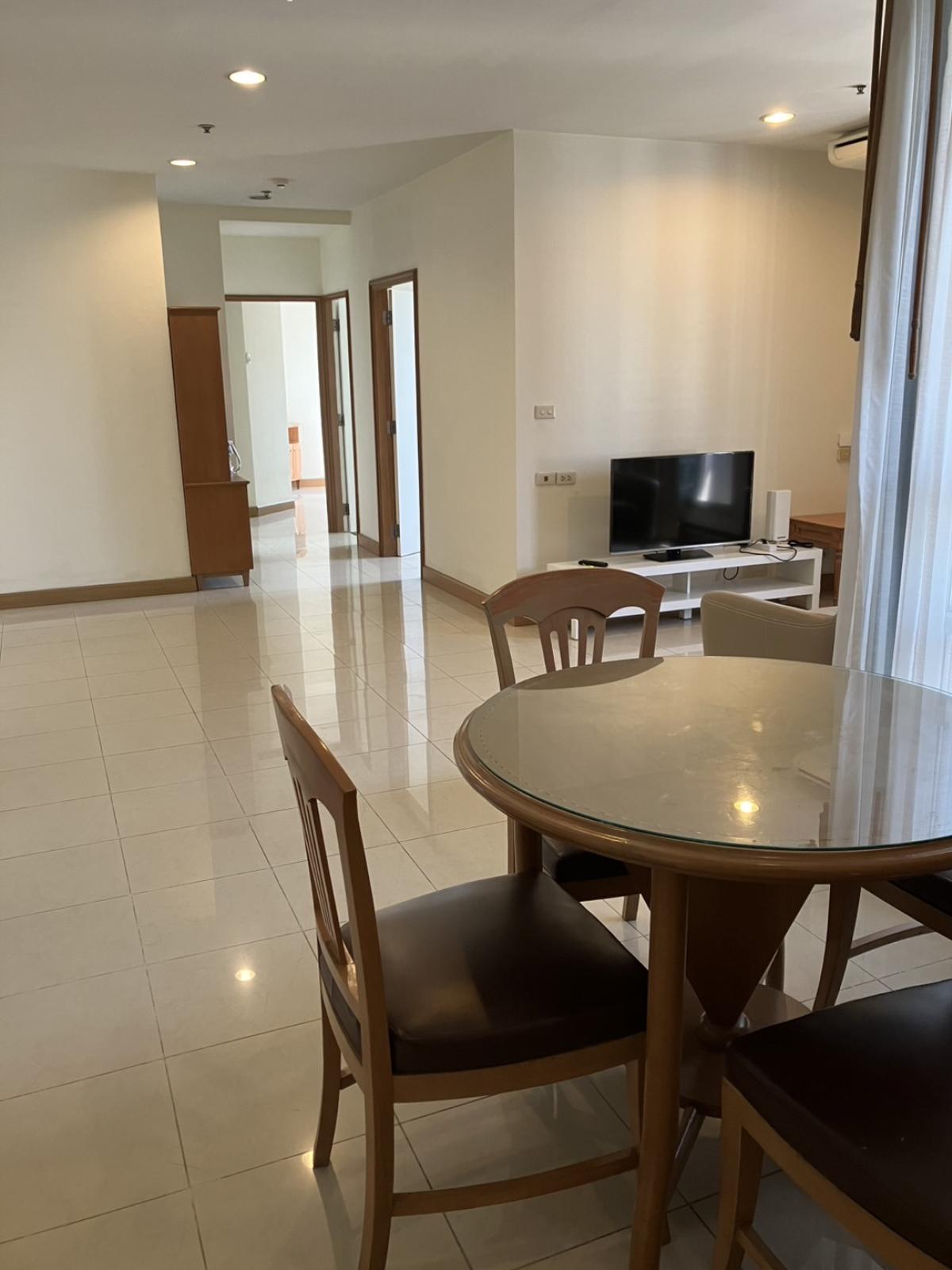 For RentCondoRatchathewi,Phayathai : Rent a 3-bedroom condo in the heart of Phaya Thai, near BTS/MRTBeautifully furnished Pathumwan Resort, ready to move in for 30,000 baht/month!