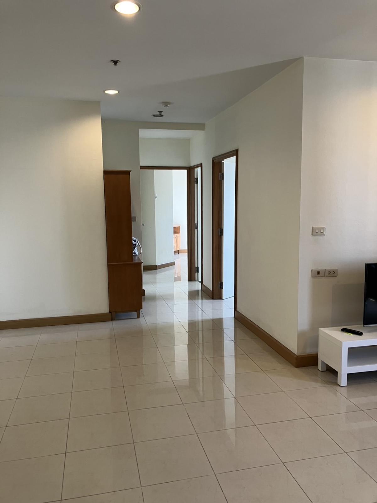 For RentCondoRatchathewi,Phayathai : Rent a 3-bedroom condo in the heart of Phaya Thai, near BTS/MRTBeautifully furnished Pathumwan Resort, ready to move in for 30,000 baht/month!