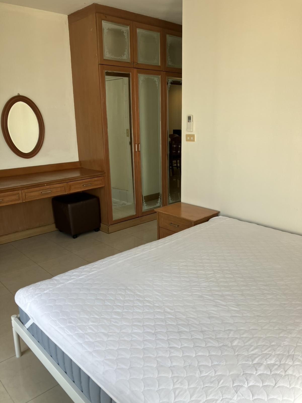 For RentCondoRatchathewi,Phayathai : Rent a 3-bedroom condo in the heart of Phaya Thai, near BTS/MRTBeautifully furnished Pathumwan Resort, ready to move in for 30,000 baht/month!